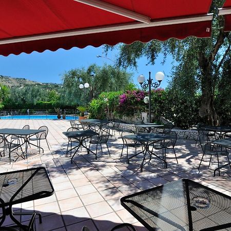 Hotel Apeneste Mattinata Kültér fotó