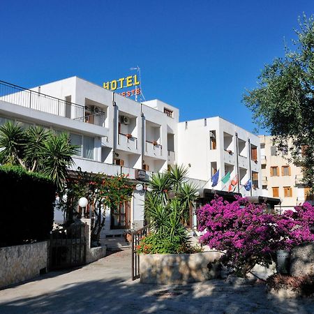 Hotel Apeneste Mattinata Kültér fotó