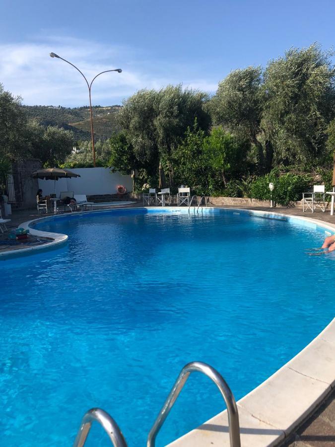 Hotel Apeneste Mattinata Kültér fotó