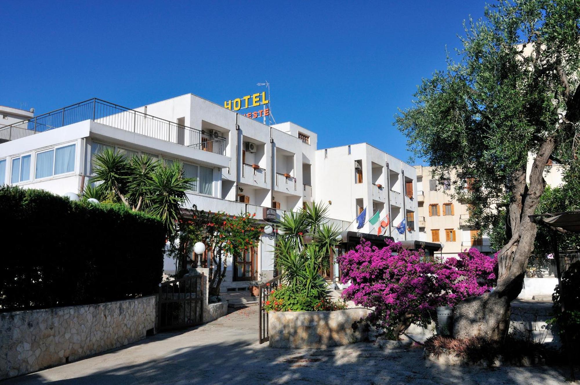 Hotel Apeneste Mattinata Kültér fotó