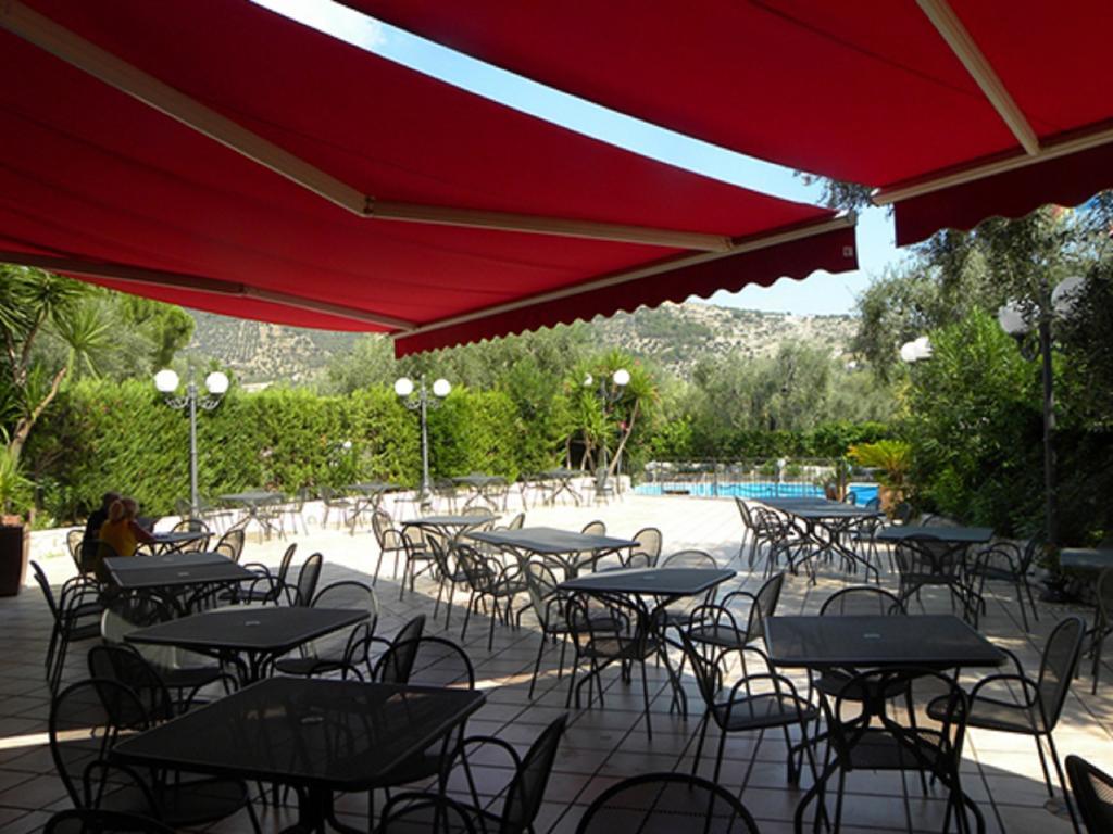 Hotel Apeneste Mattinata Kültér fotó