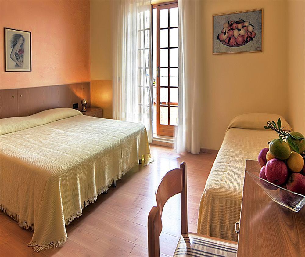 Hotel Apeneste Mattinata Kültér fotó
