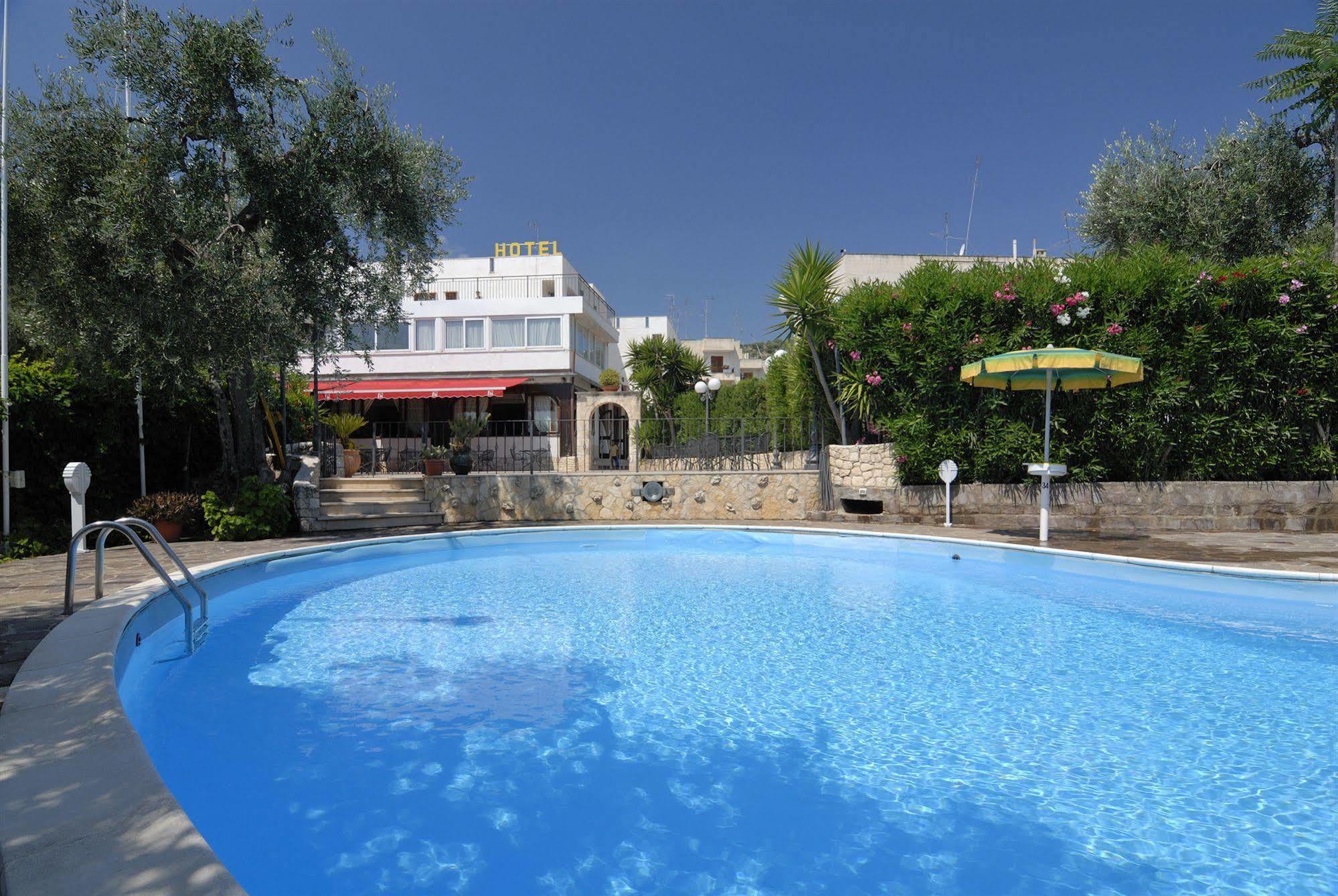 Hotel Apeneste Mattinata Kültér fotó