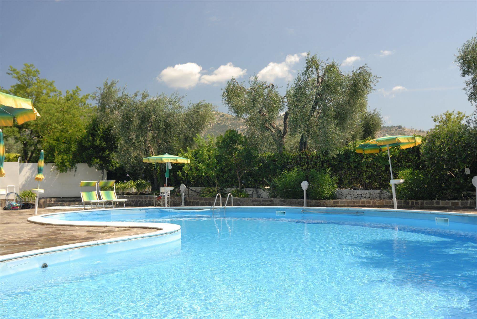 Hotel Apeneste Mattinata Kültér fotó