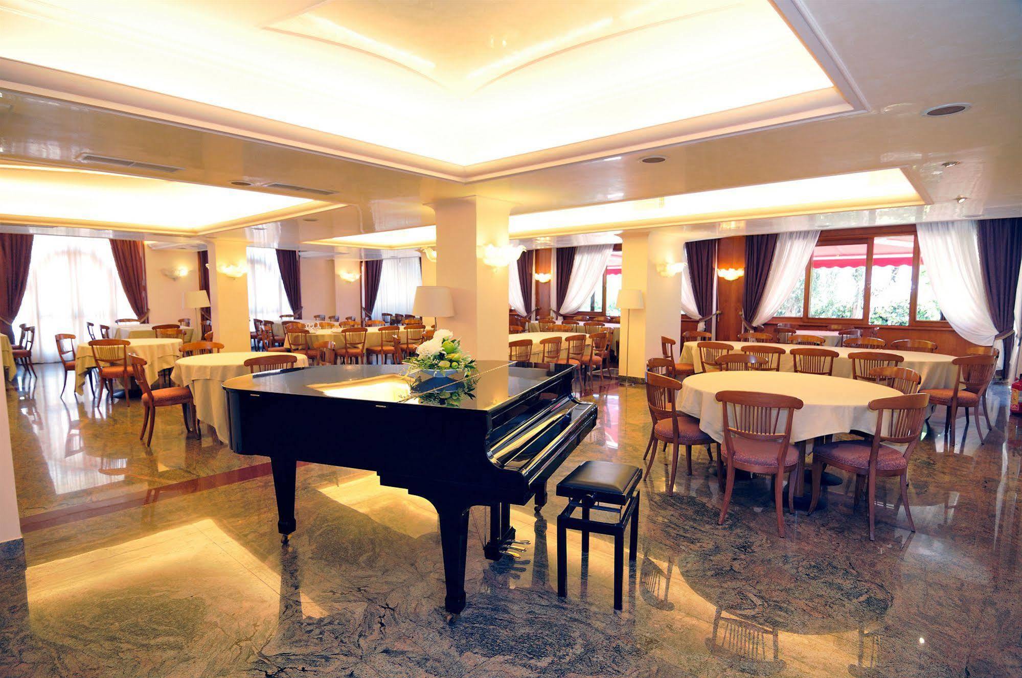 Hotel Apeneste Mattinata Kültér fotó