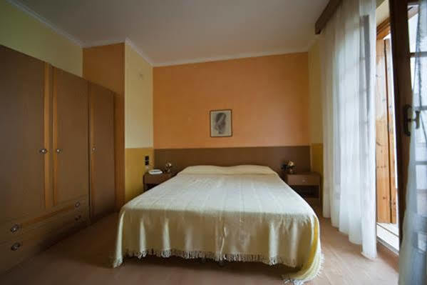 Hotel Apeneste Mattinata Kültér fotó
